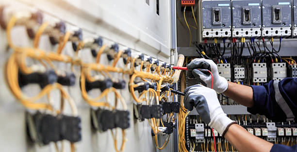 Professional Electrician technician working in Tunica Resorts, MS